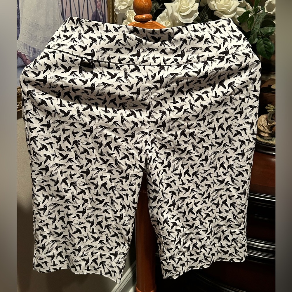 Peck & Peck Black and White Patterned Bermuda Long Shorts Sz 6